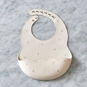 Poppy Bib – Poppy in Bloom